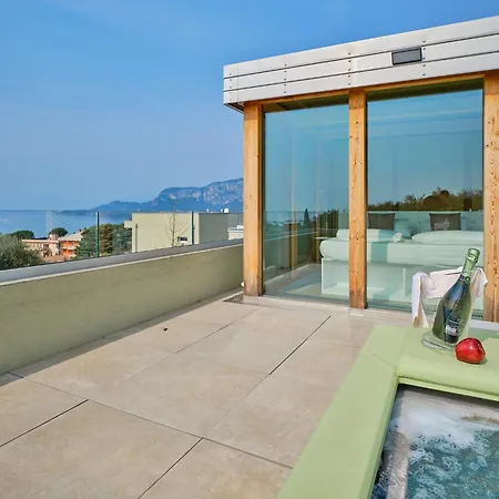Sunny Apartment *