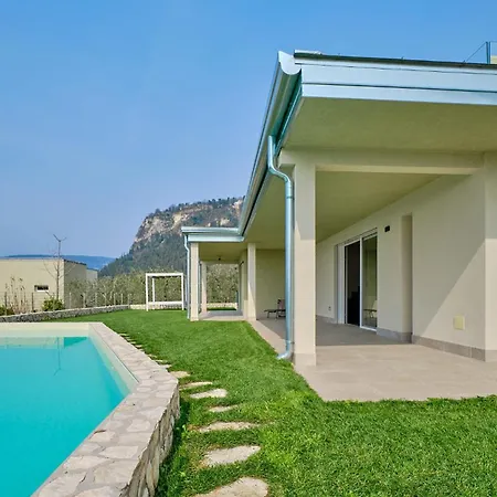 Sunny Apartment *
