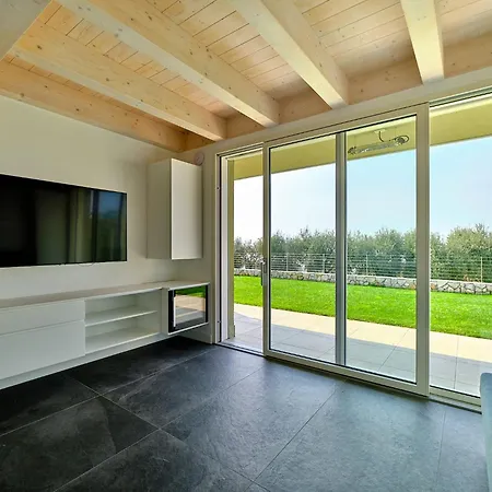 Sunny Бардолино