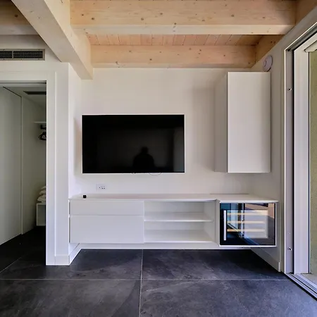 Sunny Бардолино