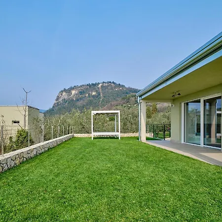 Sunny Бардолино