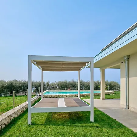 Sunny Бардолино