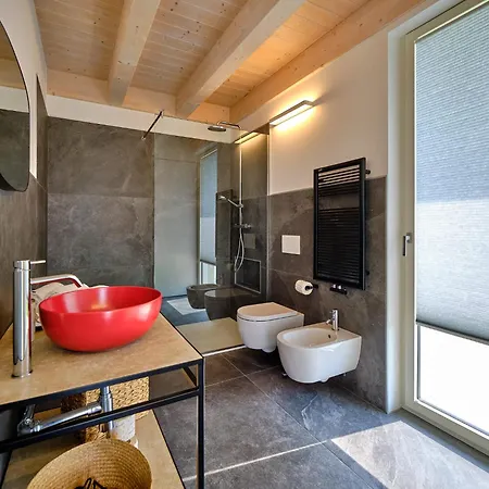 Sunny Бардолино